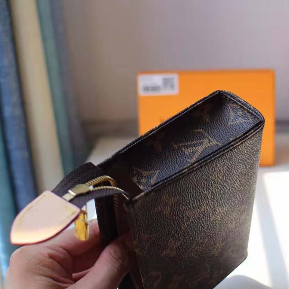 Louis Vuitton LV Women Toiletry Pouch 15 Monogram Canvas Clutch