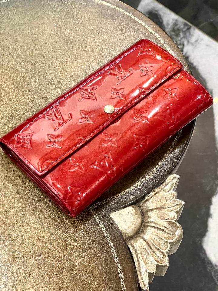 Louis Vuitton MONOGRAM VERNIS SARAH WALLET