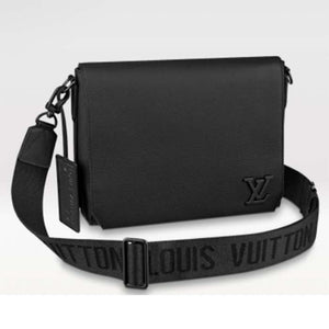 Louis Vuitton Unisex LV Aerogram Takeoff Messenger Black Grained Calf Leather Handbag