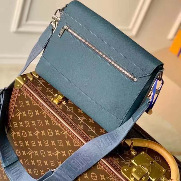 Louis Vuitton Unisex LV Takeoff Messenger Navy Blue Aerogram Cowhide Leather Handbag