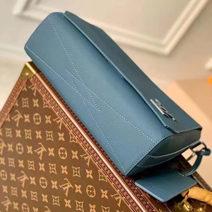 Louis Vuitton Unisex LV Takeoff Messenger Navy Blue Aerogram Cowhide Leather Handbag
