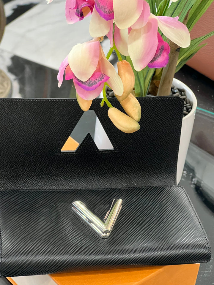 Louis Vuitton TWIST EPI LEATHER LONG WALLET
