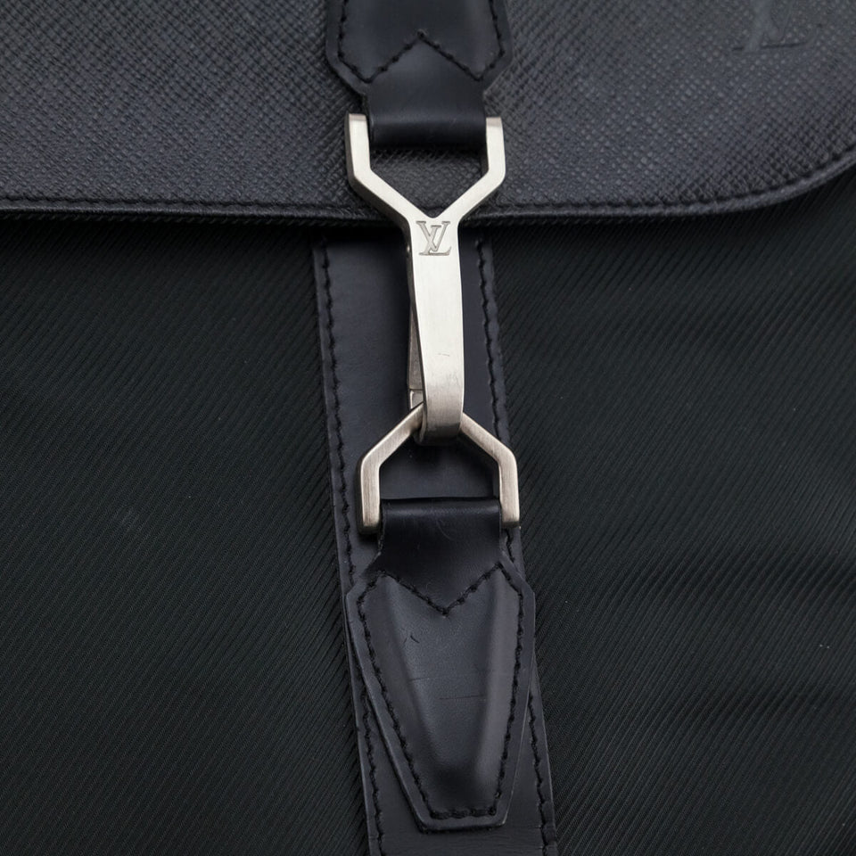 Louis Vuitton Black Taiga Gibeciere Garment Bag