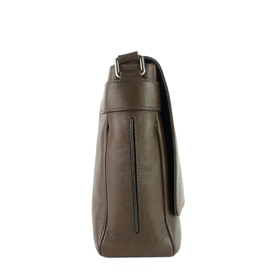 Louis Vuitton Roman MM Taiga Leather Messenger Bag