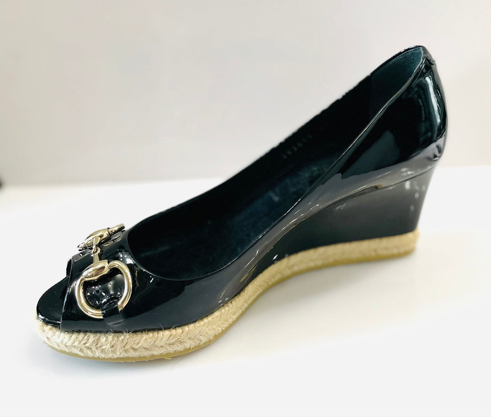Gucci PATENT LEATHER HORSEBIT PEEP TOE WEDGE HEEL PUMPS
