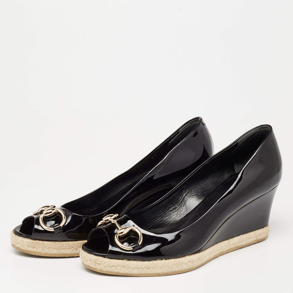 Gucci PATENT LEATHER HORSEBIT PEEP TOE WEDGE HEEL PUMPS