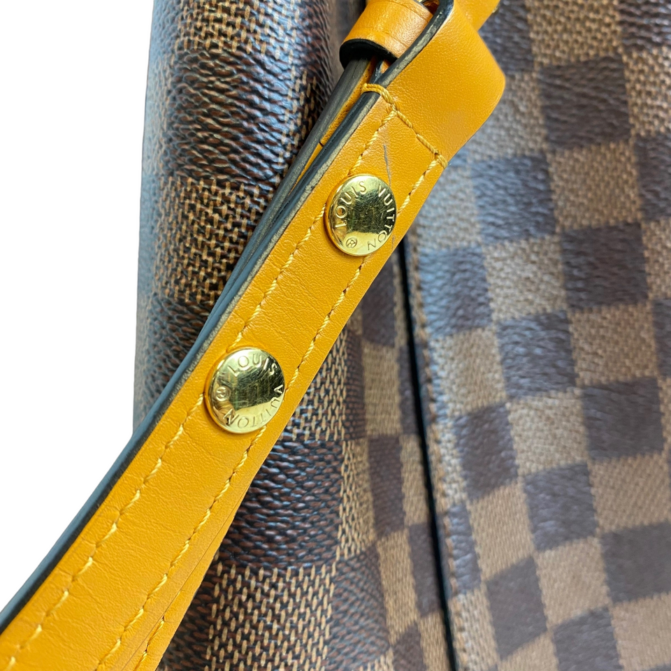 Handbag Luxury Designer By Louis Vuitton Size: Medium