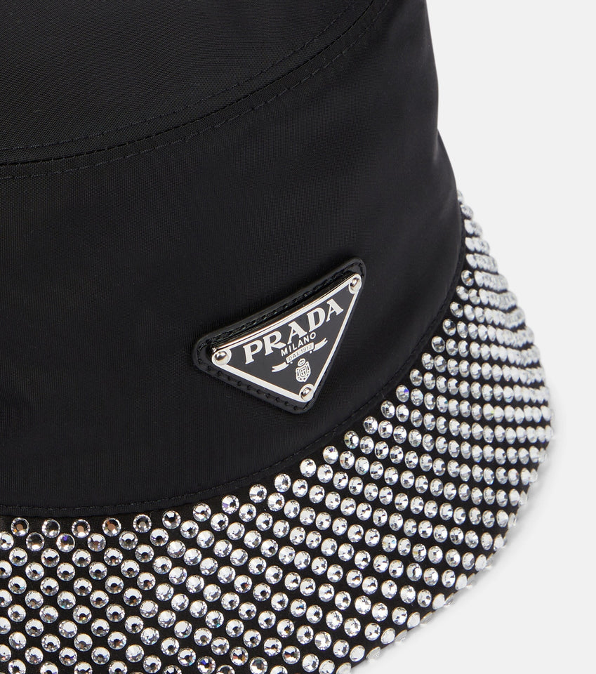 Prada LOGO PLAQUE EMBELLISHED BUCKET HAT