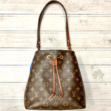 Handbag Luxury Designer By Louis Vuitton Size: Medium