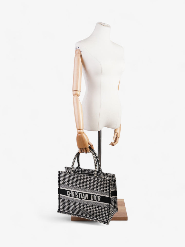 Christian Dior Book Tote Black / White Canvas Medium