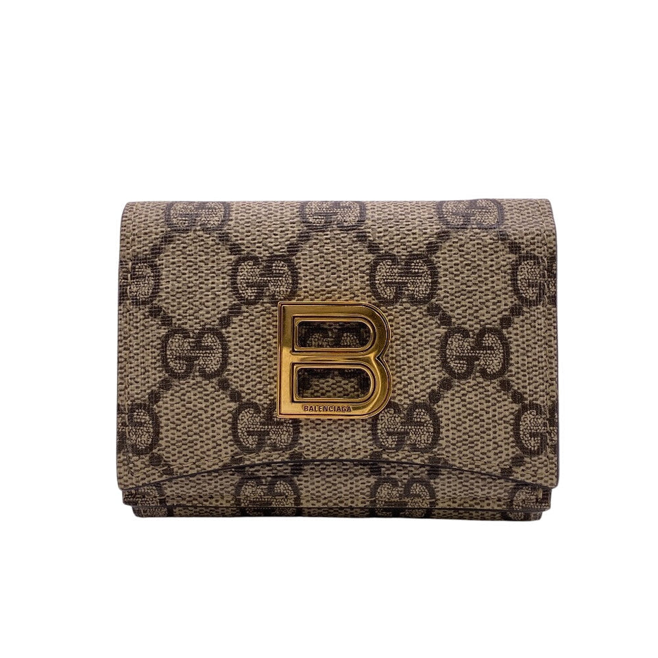 Gucci Tri-fold wallet 681700 PVC coated canvas beige Balenciaga Compact Wallet GG Supreme logo The Hacker Women