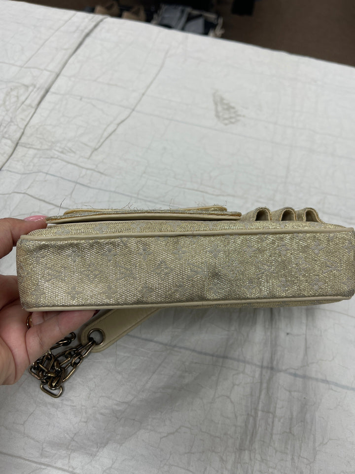 Handbag Designer By Louis Vuitton Size: Small