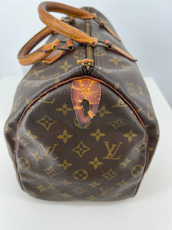 Handbag Luxury Designer By Louis Vuitton Size: Medium