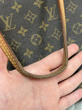 Handbag Luxury Designer By Louis Vuitton Size: Medium