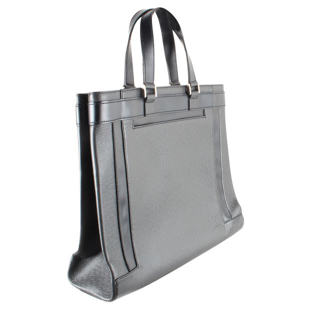 Louis Vuitton Taiga Kasbek Tote