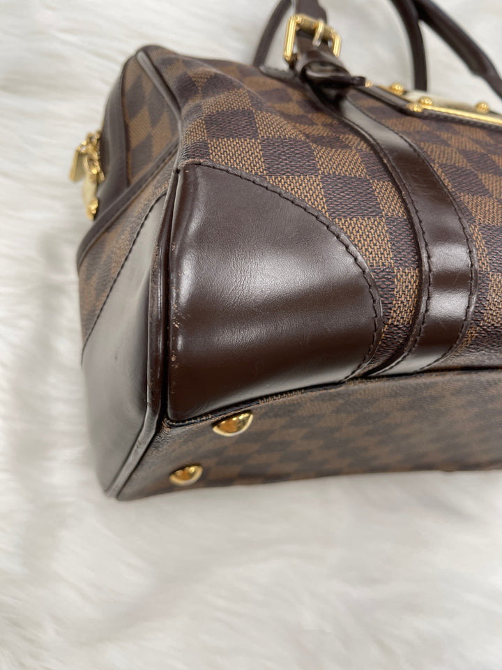 Handbag Luxury Designer By Louis Vuitton Size: Medium