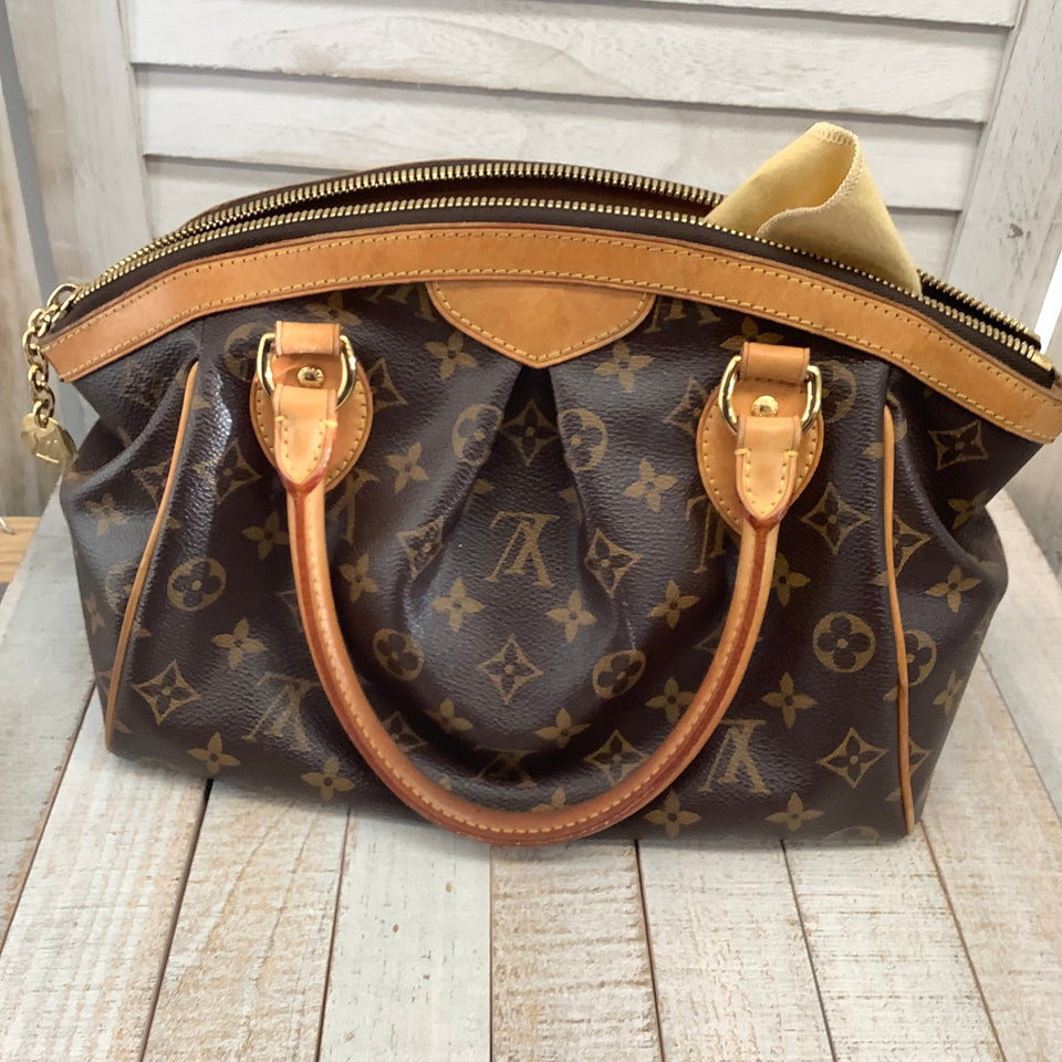 Handbag By Louis Vuitton Size: Medium