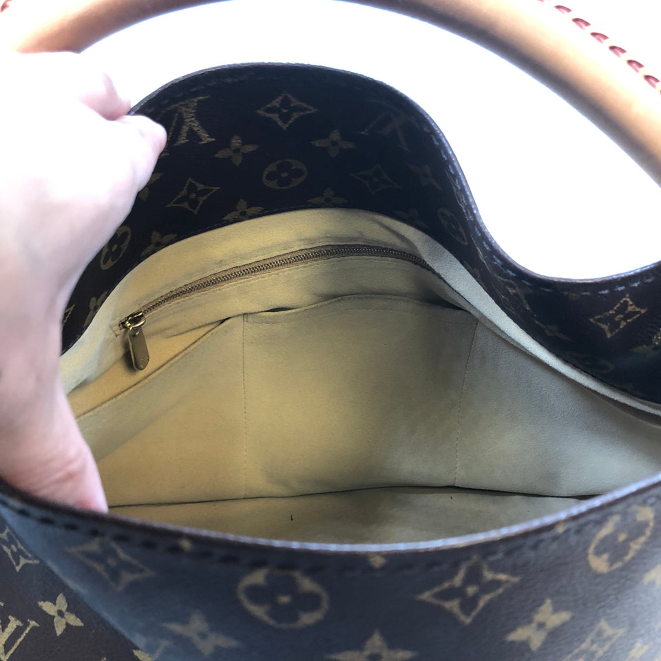 Handbag Designer By Louis Vuitton Size: Large
