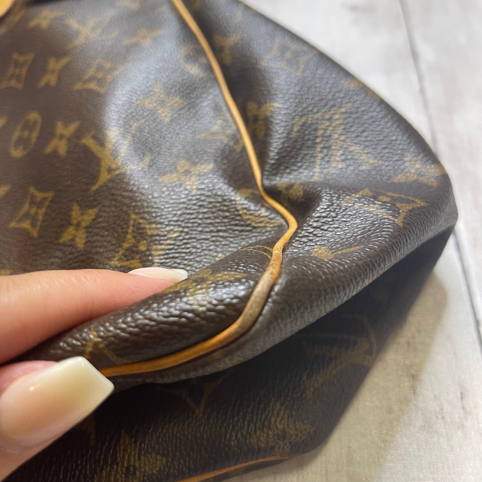 Handbag Luxury Designer By Louis Vuitton Size: Medium