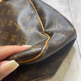 Handbag Luxury Designer By Louis Vuitton Size: Medium