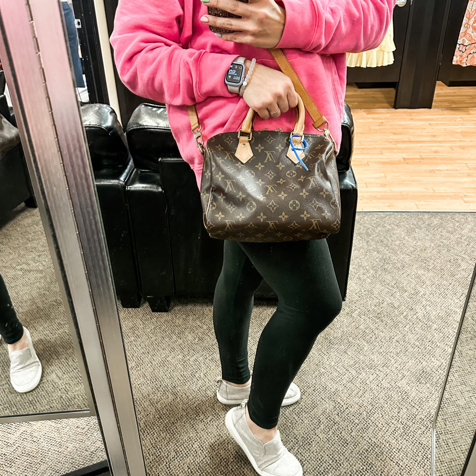 Handbag Designer By Louis Vuitton Size: Medium