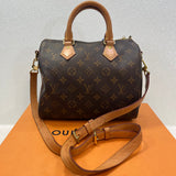 Handbag Designer By Louis Vuitton Size: Medium