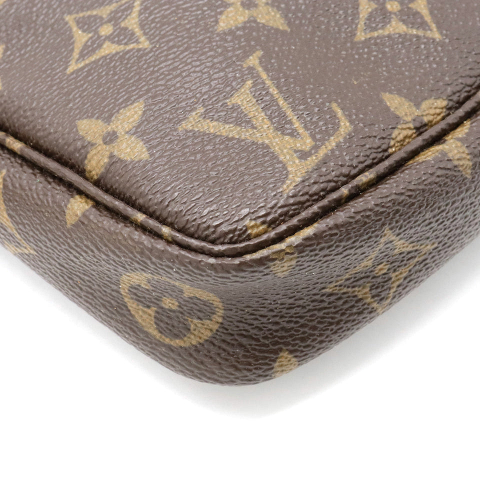 Louis Vuitton Pochette Accessoires Clutch