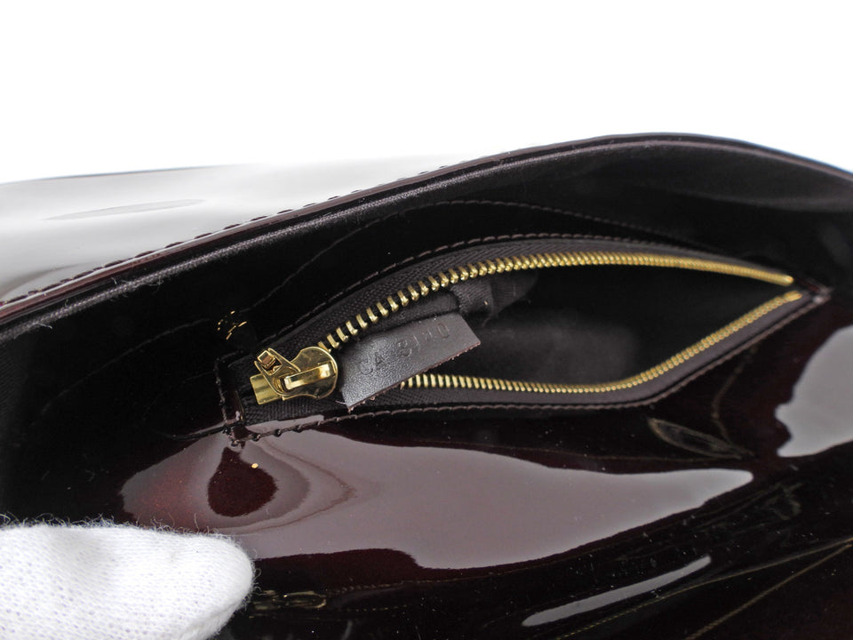 Louis Vuitton Vernis Sobe Clutch in Amarante