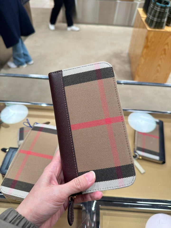 Luxury Burberry LS LG Zip Around Wallet Beige Plaid Wallet