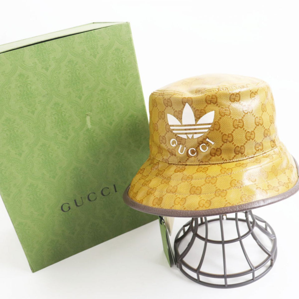 Gucci hat Outer: 67% polyamide (nylon), Outer: 33% cotton, Lining: 65% cotton, Lining: 35% linen, Partially: leather, Inner: 55% cotton, 45% viscose Beige type Gucci x Adidas collaboration mens S